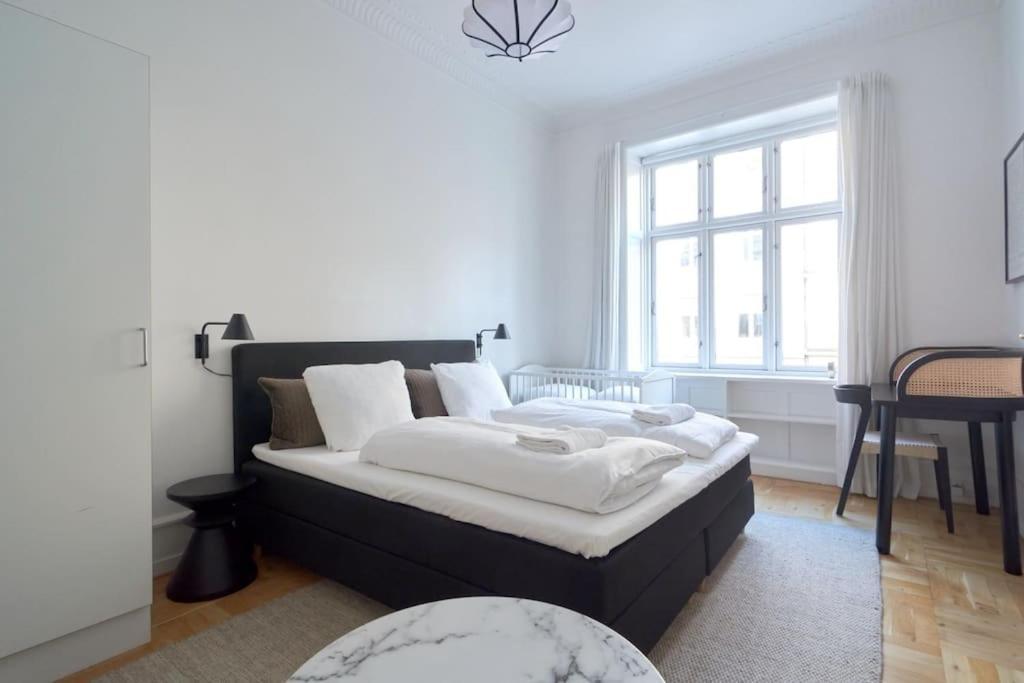 Moderen And Sleek 3Br With Bath By The Lakes And Metro København Eksteriør billede