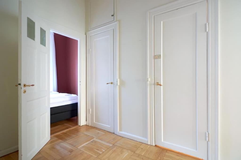 Moderen And Sleek 3Br With Bath By The Lakes And Metro København Eksteriør billede