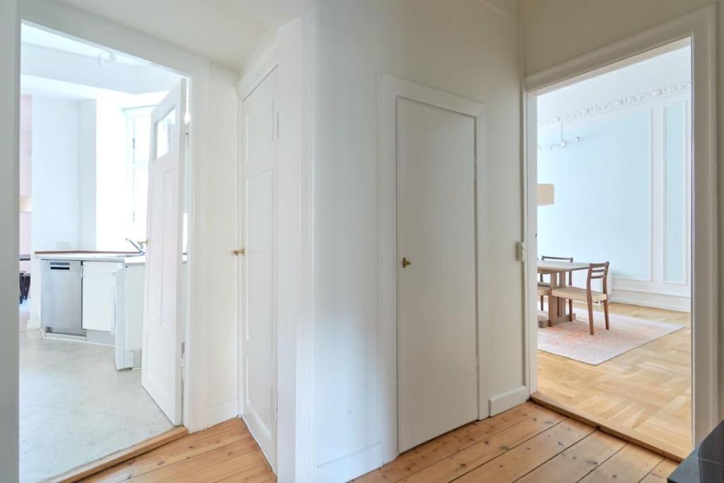 Moderen And Sleek 3Br With Bath By The Lakes And Metro København Eksteriør billede