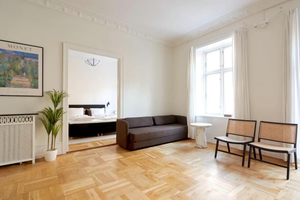 Moderen And Sleek 3Br With Bath By The Lakes And Metro København Eksteriør billede