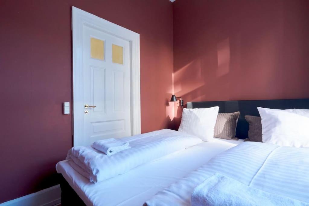 Moderen And Sleek 3Br With Bath By The Lakes And Metro København Eksteriør billede