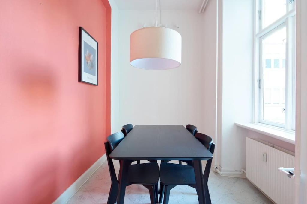 Moderen And Sleek 3Br With Bath By The Lakes And Metro København Eksteriør billede