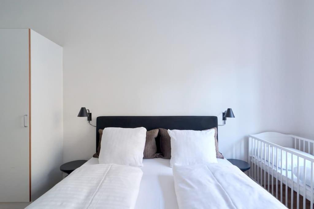 Moderen And Sleek 3Br With Bath By The Lakes And Metro København Eksteriør billede