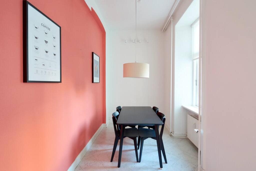 Moderen And Sleek 3Br With Bath By The Lakes And Metro København Eksteriør billede